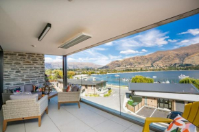Luxury Lake View Apartment